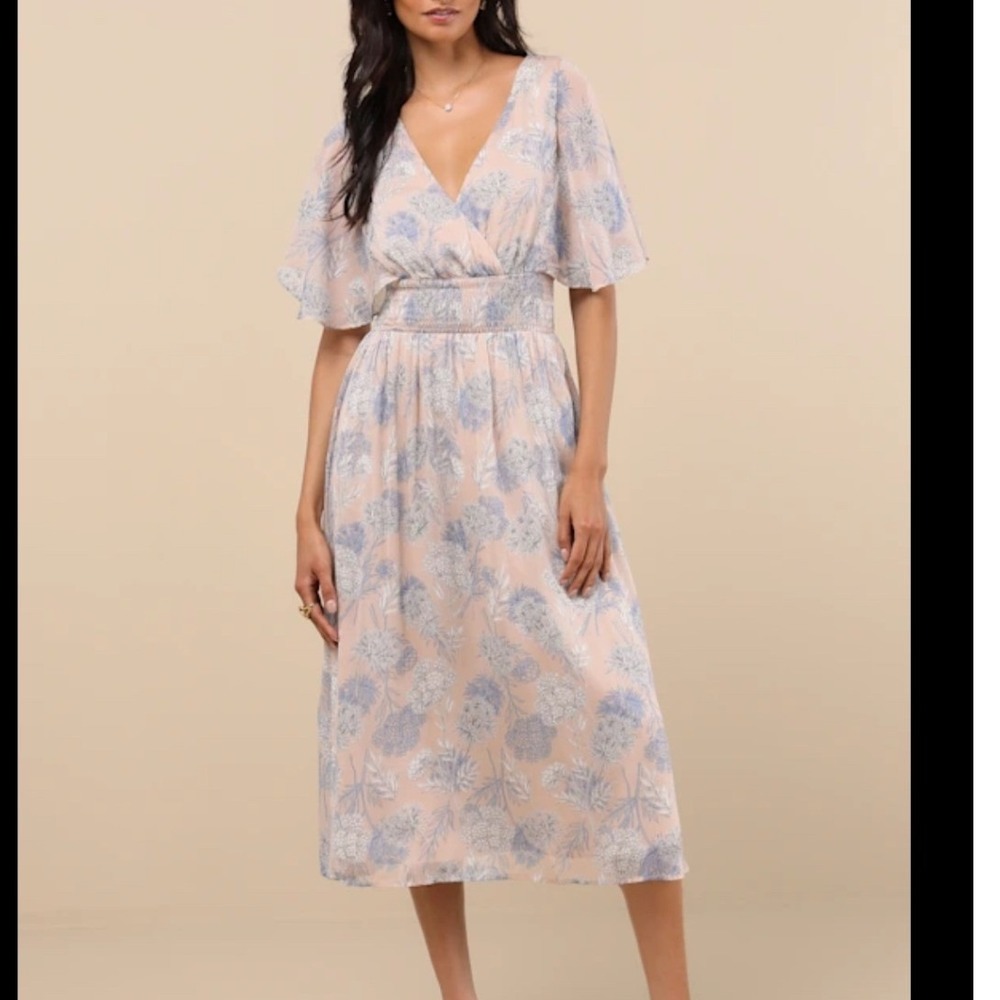 Lulus Floral Romance Print Midi Dress‎ Beige Blue Flutter Sleeve Smocked Waist L